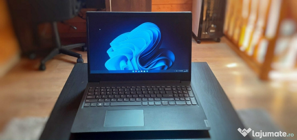 Laptop Lenovo V15-IIL ca nou!