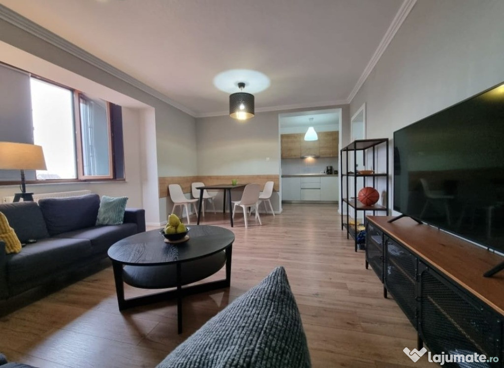 Apartament 3 camere zona Rezidentiala