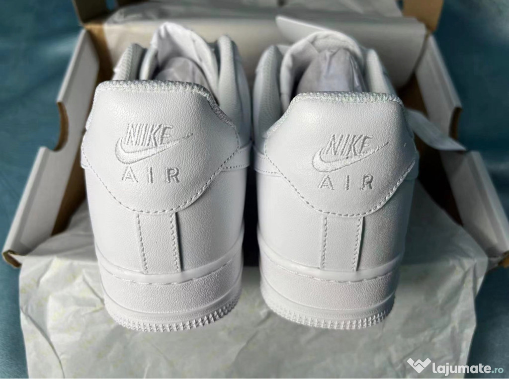 Nike Air Force 1 Triple White