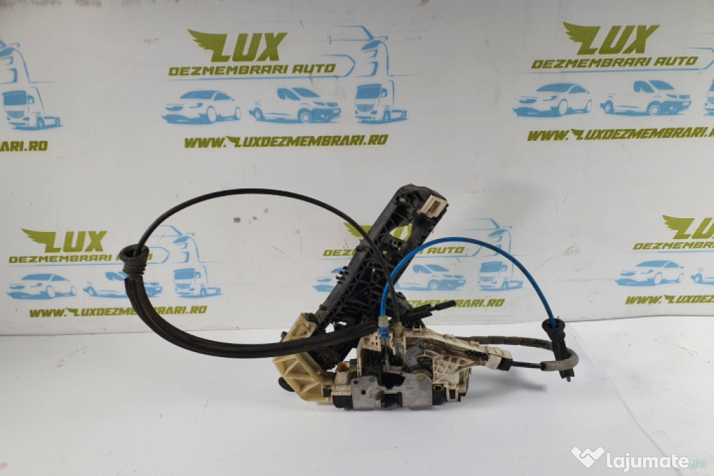 Broasca incuietoare stanga spate a2047302135 Mercedes-Benz C