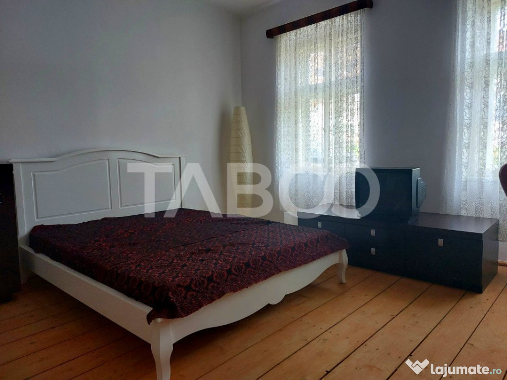 Casa la 30 km de Sibiu 4 camere anexe teren 1112 mp Marpod
