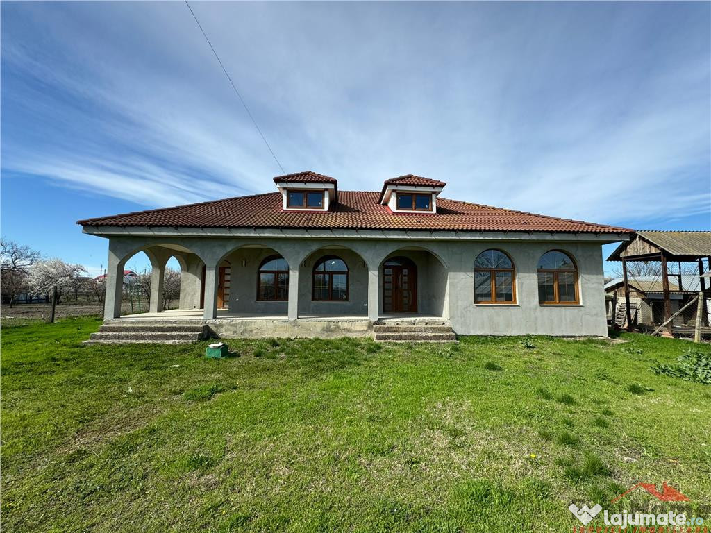 Casa noua de in Vulturu - Hângulesti 89.000 Euro