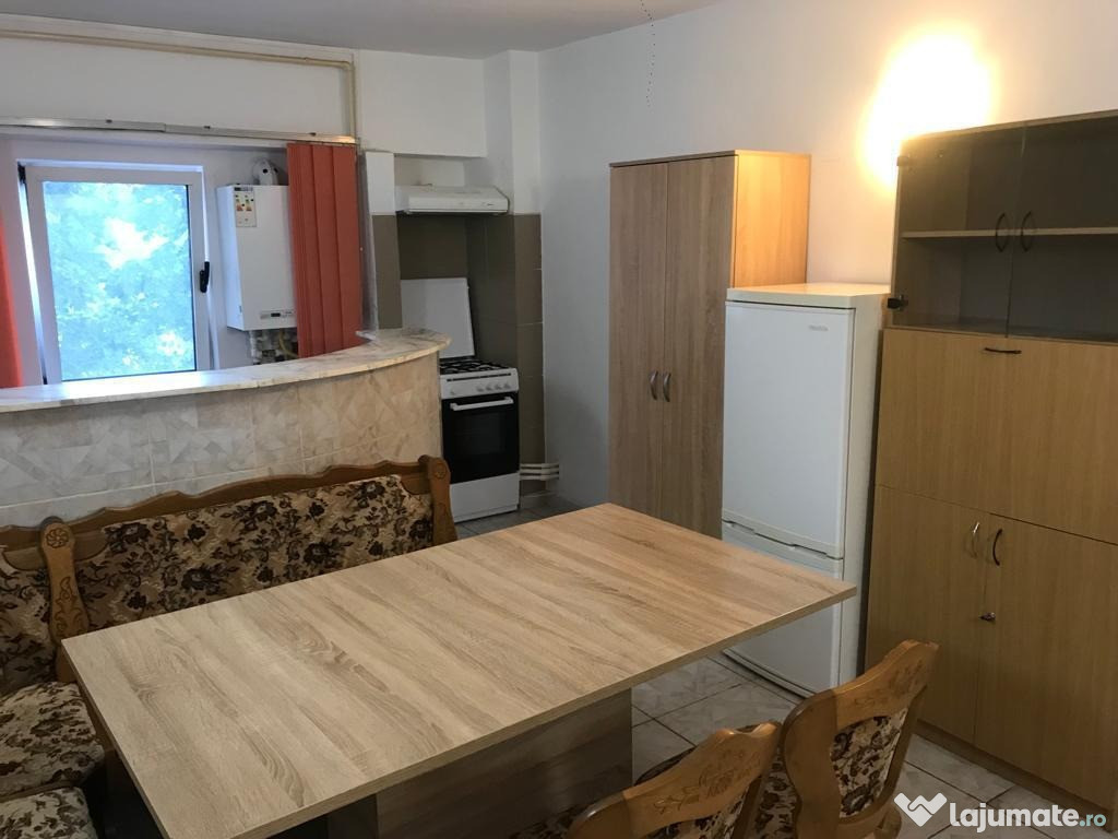 Apartament de vanzare in Constanta, Gara - 4 camere, 100 mp