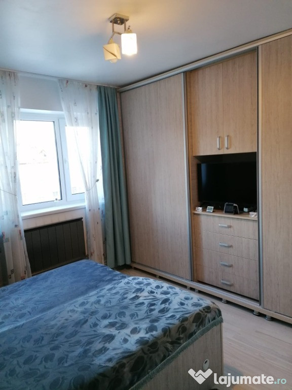 Vand apartament 3 camere Comanesti BC str Girlei bl T14 ap 14