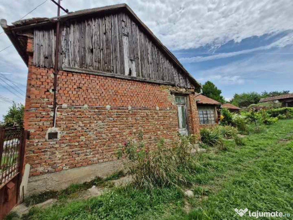 Casa + teren 4000mp intravilan in orasul Sacuieni, Bihor