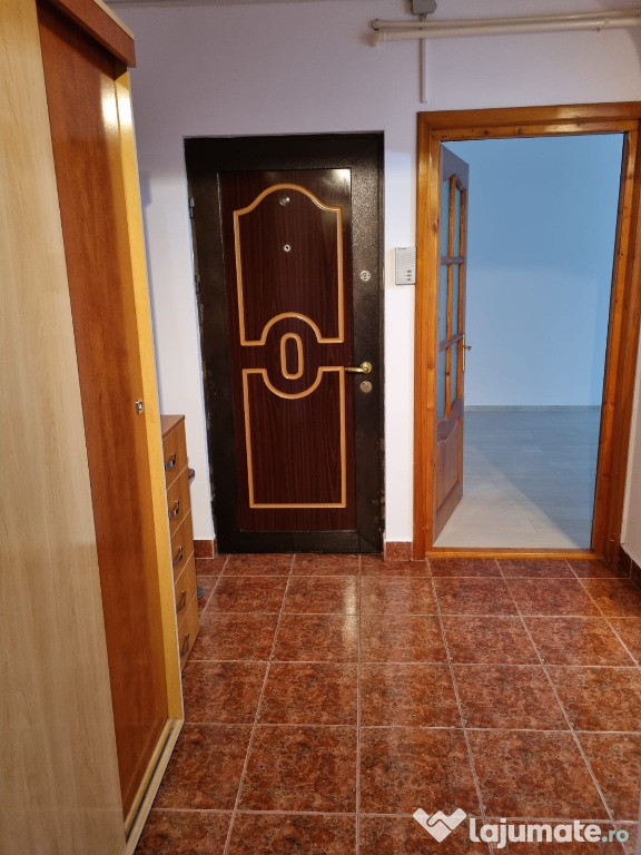 Inchiriez apartament doua camere Strada Dacia