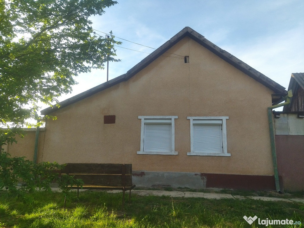 Casa cu teren 1430 m2 sat Turnu 15km de Arad