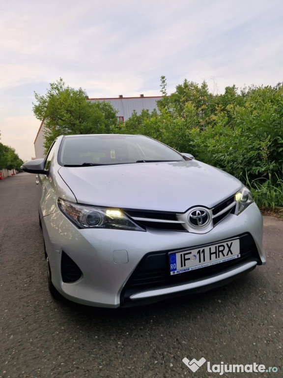 Vand Toyota Auris, 2013, benzina