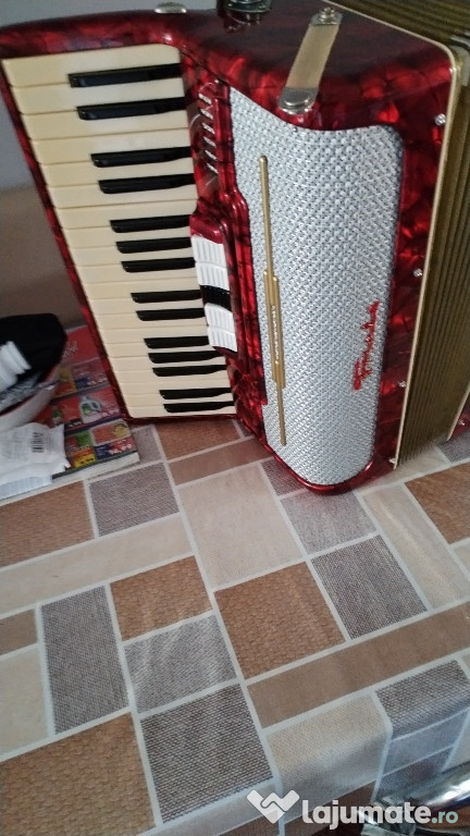 A acordeon Friola fabricat weltmeister