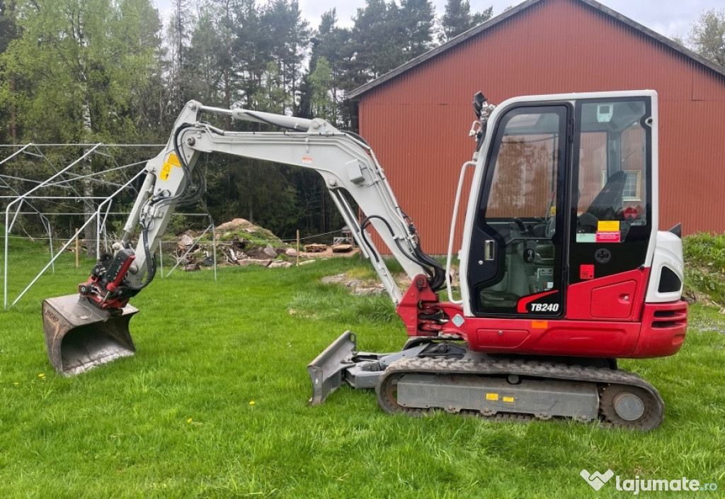 2017 Excavator Takeuchi TB240