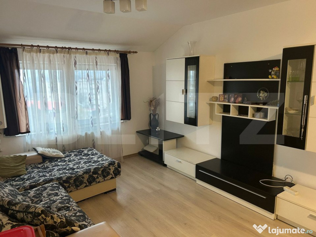 Apartament cu 3 camere de vanzare.