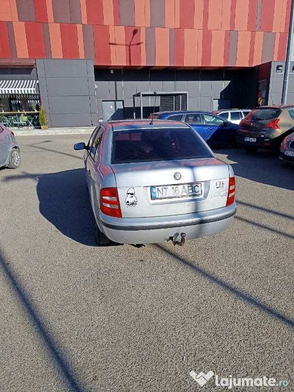 Vând scoda Fabia anu 2005 motor 1.2 bezina