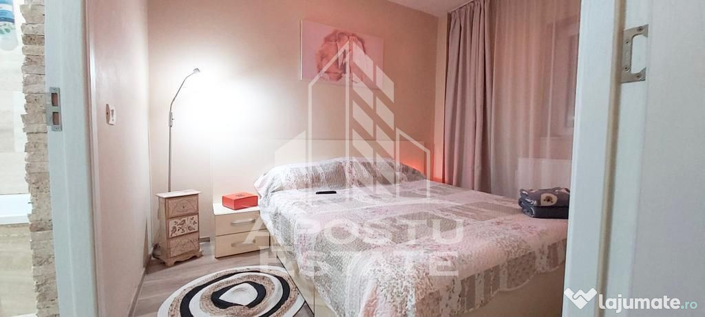 Apartament cu 4 camere,2 bai, centrala proprie, zona Mica...