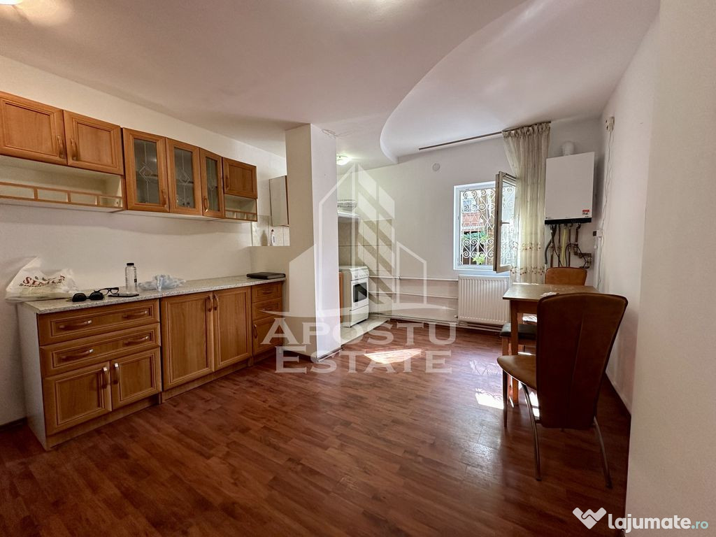 Apartament cu 2 camere, centrala proprie, parter inalt, z...