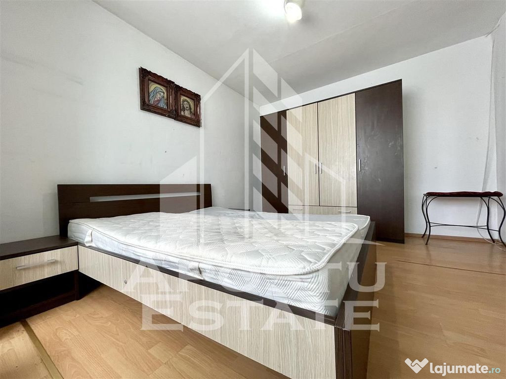 Apartament decomandat cu 3 camere, centrala proprie, zona...