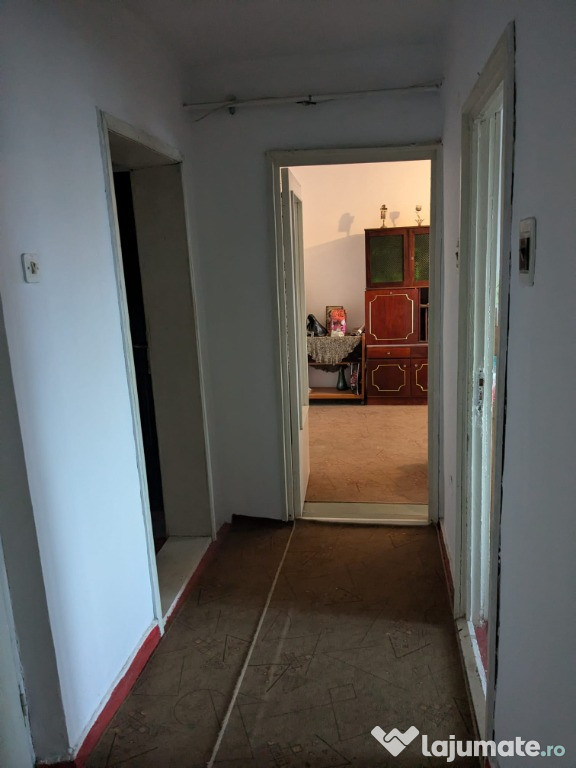 Vând apartament 2 camere decomandat Brăila