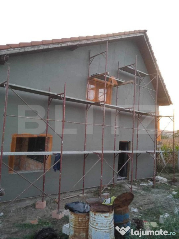 Casa cu 4 camere, 220 mp utili, zona-Râciu