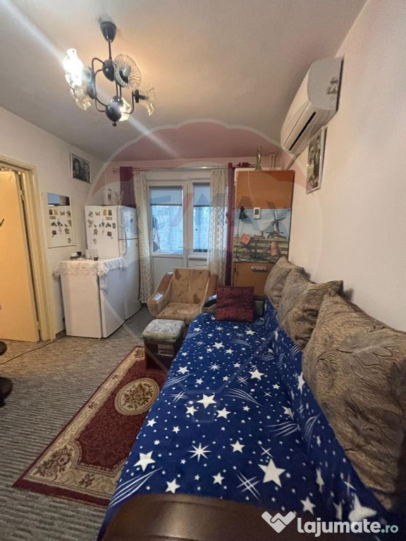 Apartament cu 2 camere de vânzare în zona Craiovita Noua