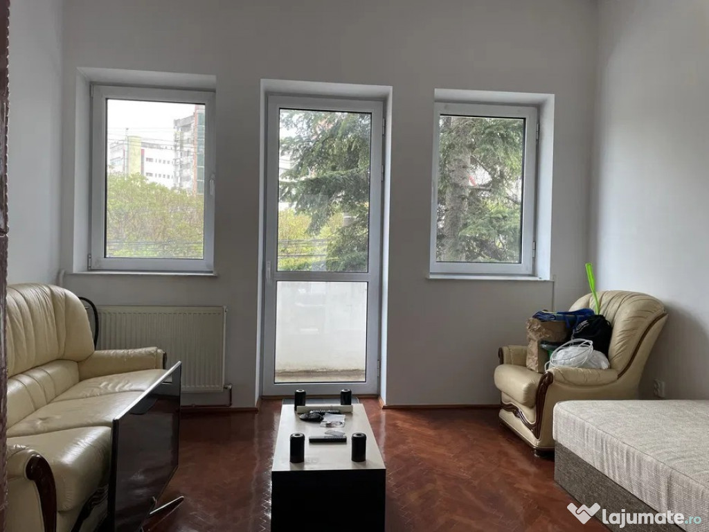 Apartament de vanzare cu 4 camere pe bulevardul Ștefan cel mare