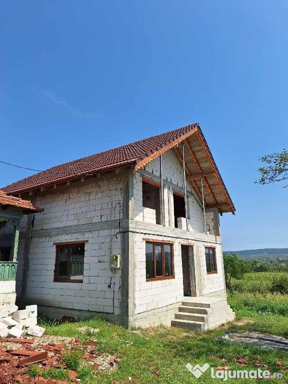 Casă de vânzare - 5 camere, 144 mp, Ionesti/Gorj