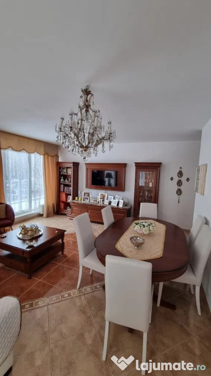 Apartament cu 4 camere, decomandat - zona Avantgarden