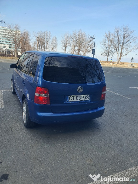 Vând Volkswagen Touran 1.9