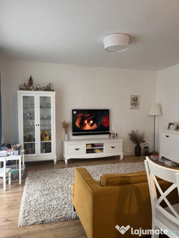 Apartament cu 3 camere,decomandat - zona Avantgarden