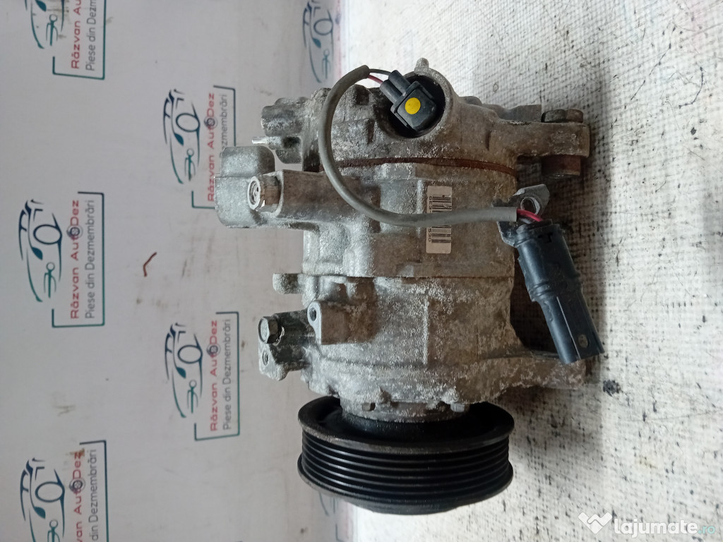 Scut lateral stanga Skoda Octavia 3 2016