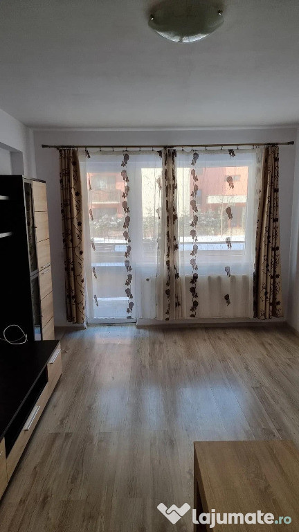 Apartament cu 2 camere, decomandat - zona Tractorul