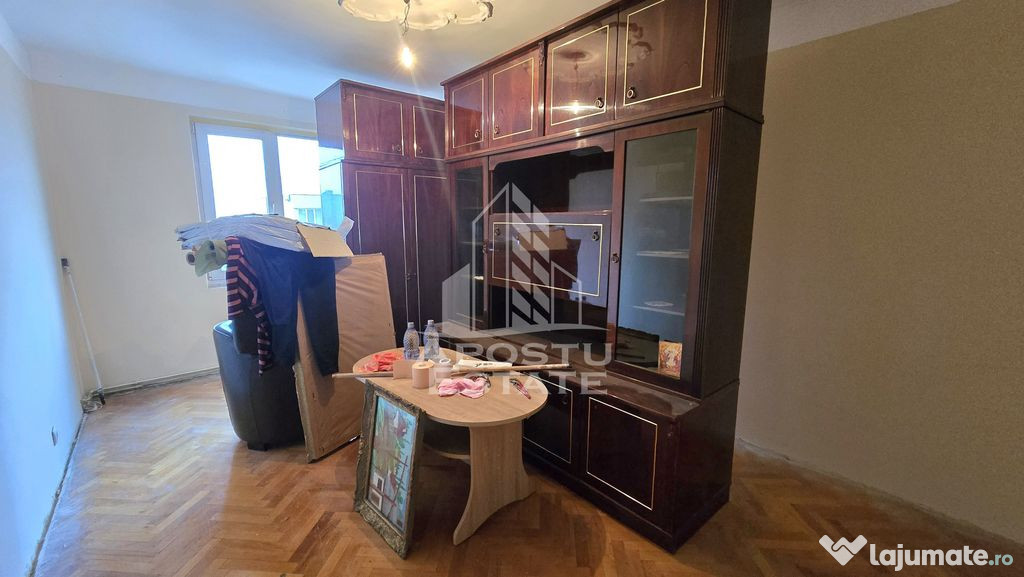 Apartament cu 2 camere, etaj intermediar, lift, zona Circ...