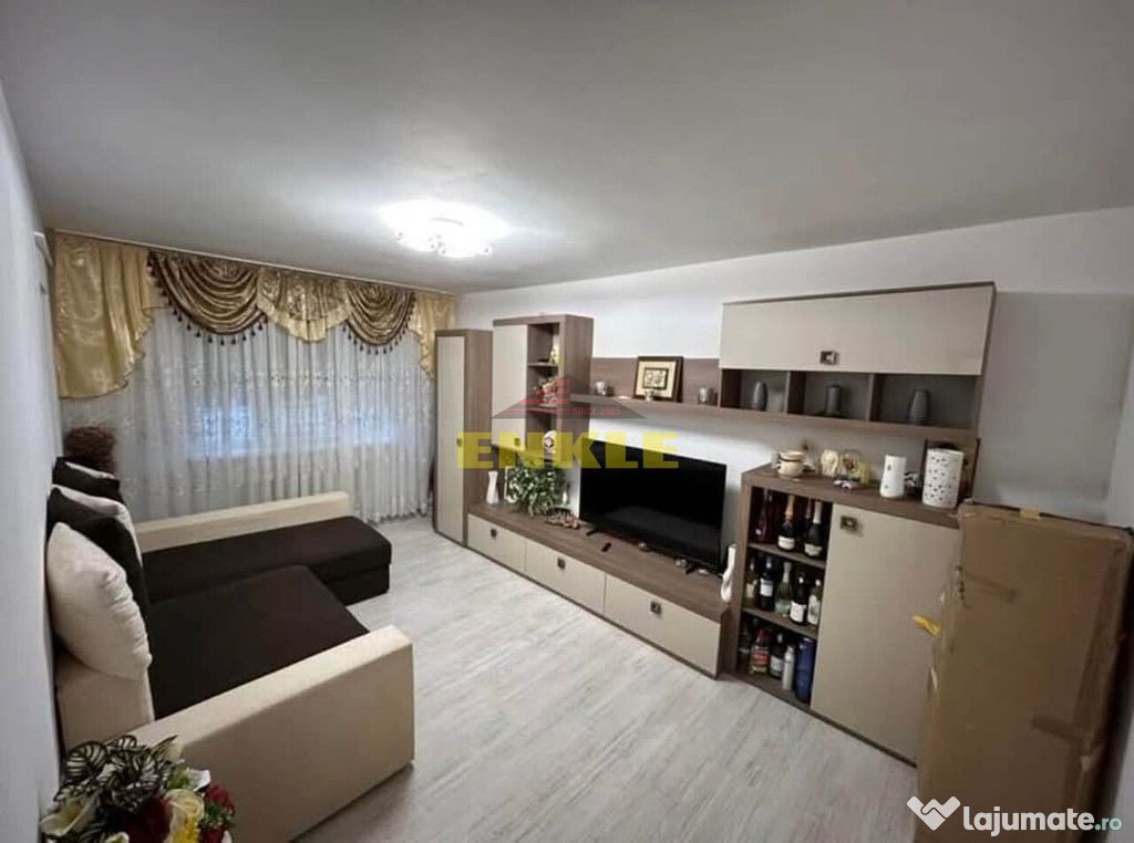 De vânzare apartament cu 2 camere decomandat, zona Grivi...