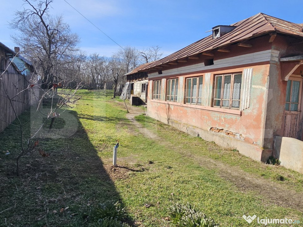 Casa demolabila, cu 2000 mp in zona Ghercesti