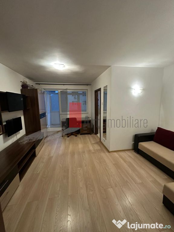 Garsoniera în bloc de apartamente Apusului- Păcii