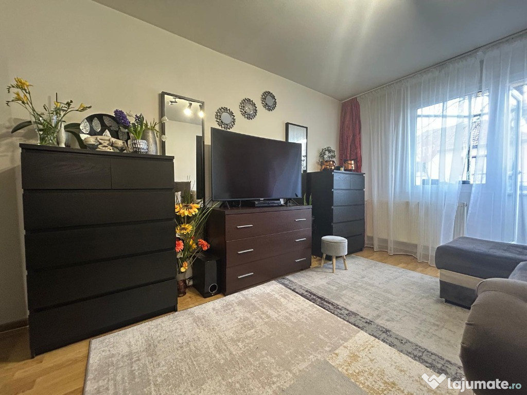 Apartament 2 camere, decomandat, mobilat, utilat, zona Vlahuta!