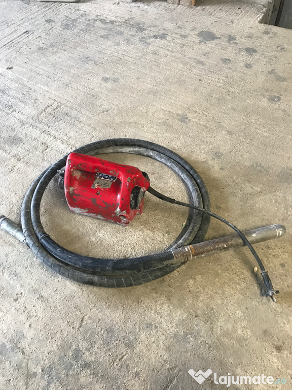 Închiriez vibrator beton