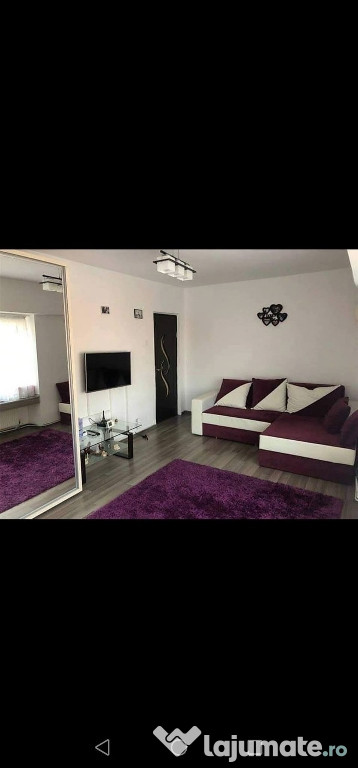 Închiriez ap 2 camere deasupra Junior