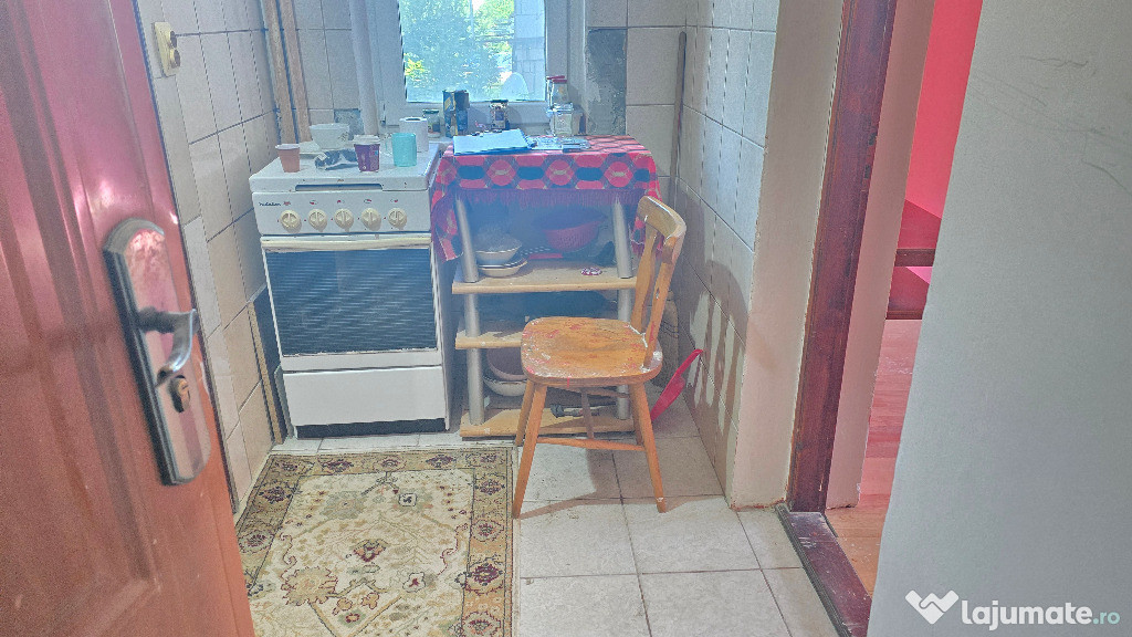 Vand apartament cu 2 camere format din 2 camere de camin unite et 1