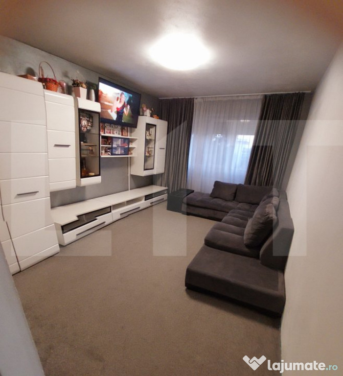 Vând apartament 3 camere zona centrala