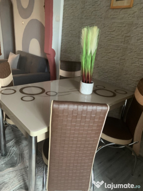 Vând masă rabatabilă cu 4scaune