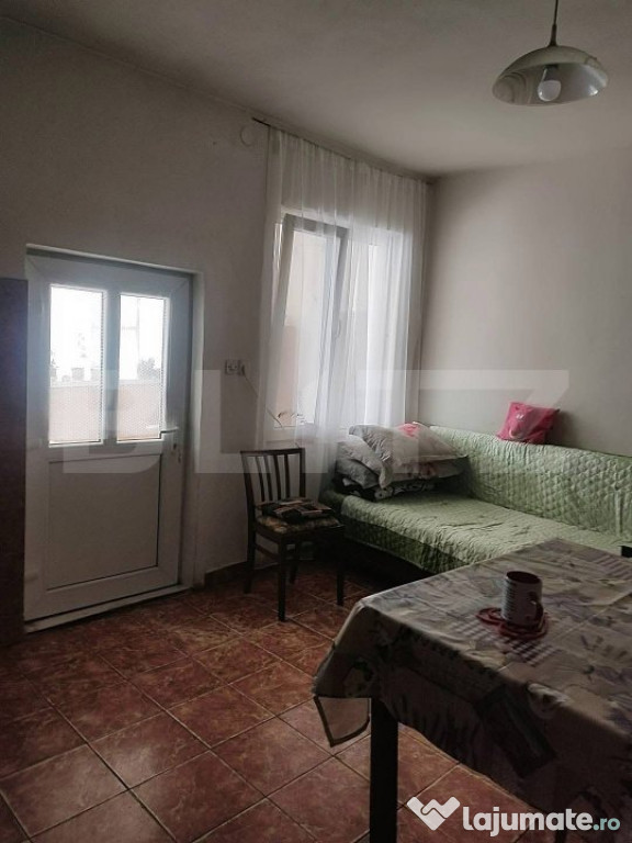 Casa de vanzare cu 2300 mp teren