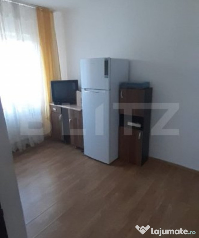 Apartament 3 camere decomandat.