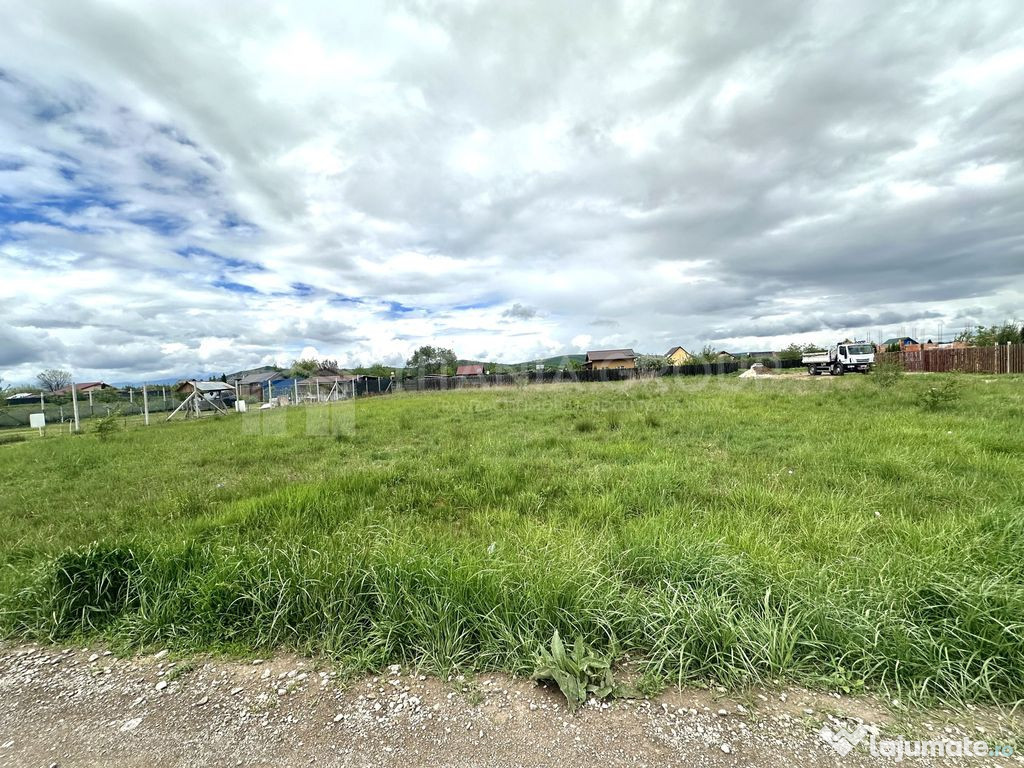 Teren intravilan de vânzare – 881 mp – Hărman, jude...