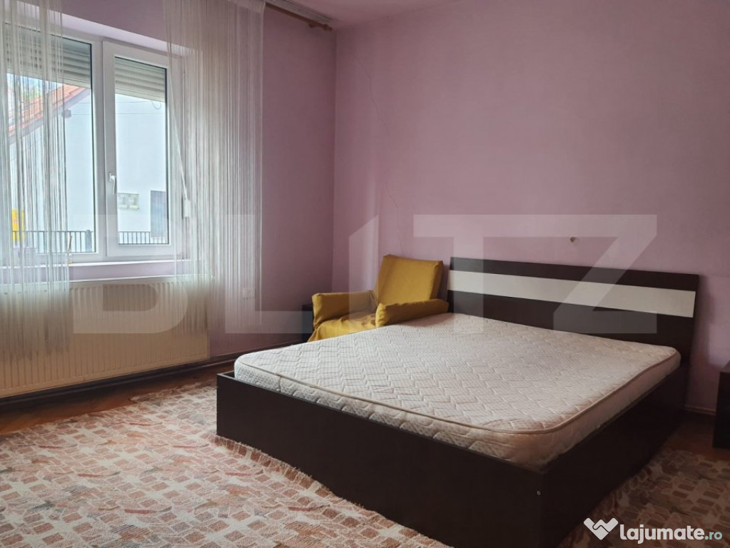 Casa de vanzare la curte comuna, cu 2 camere,56 mp, zona Lun