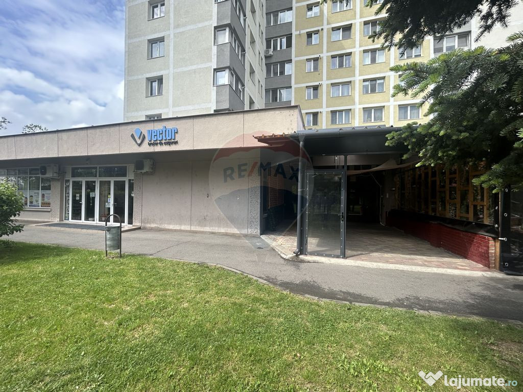 Spațiu comercial de închiriat cu terasa