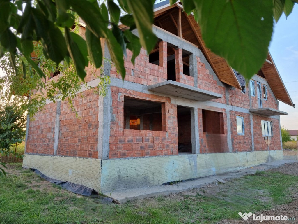 Casa tip duplex de vanzare