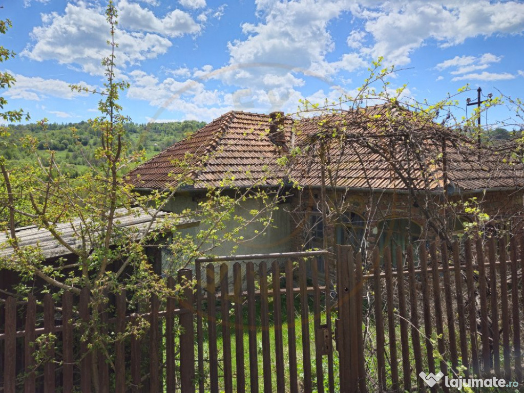 Casa + 1200 mp teren - Comuna Arefu - priveliste superba
