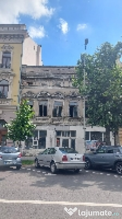 Casa Piata Traian lângă Banca BRD