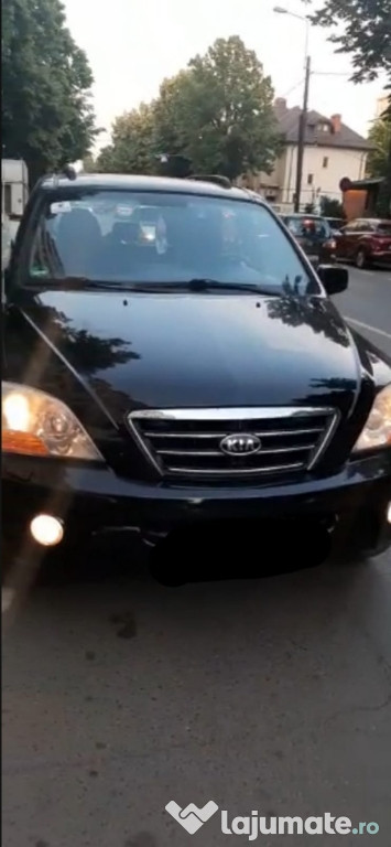 KIA Sorento 4x4 personalizată cu camera pt parcare