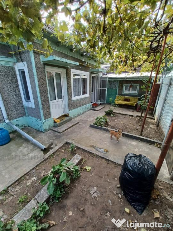 Casa din caramida, teren 180 mp, deschidere dubla, zona Piat