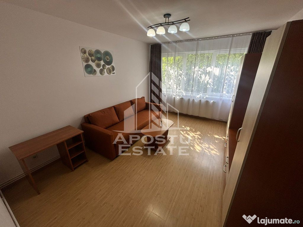 Apartament 3 camere, zona Circumvalatiunii, centrala proprie